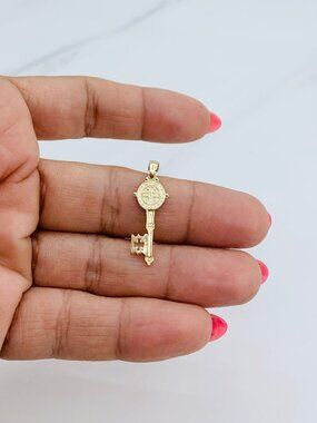 10k gold pendant Saint Benedict key  ❤️ San Benito llave